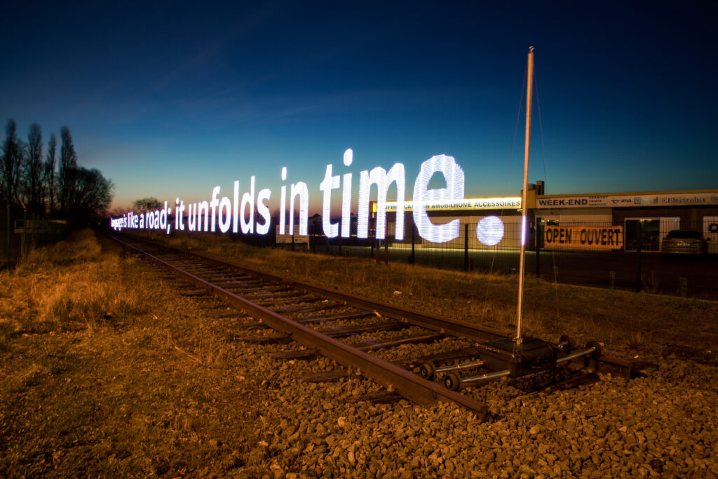 Esta imagen tiene un atributo ALT vacío; su nombre de archivo es languaje-is-like-a-road-it-unfolds-in-time-corregida-1024x683.jpg